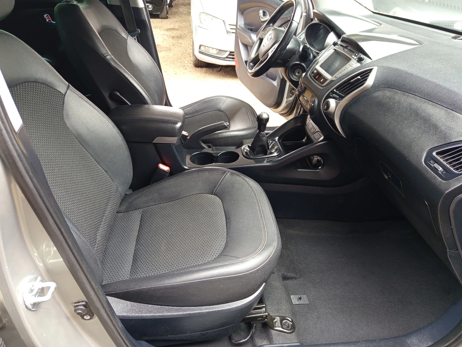 Hyundai IX35 2.0 i 4 × 4, снимка 9 - Автомобили и джипове - 54025613