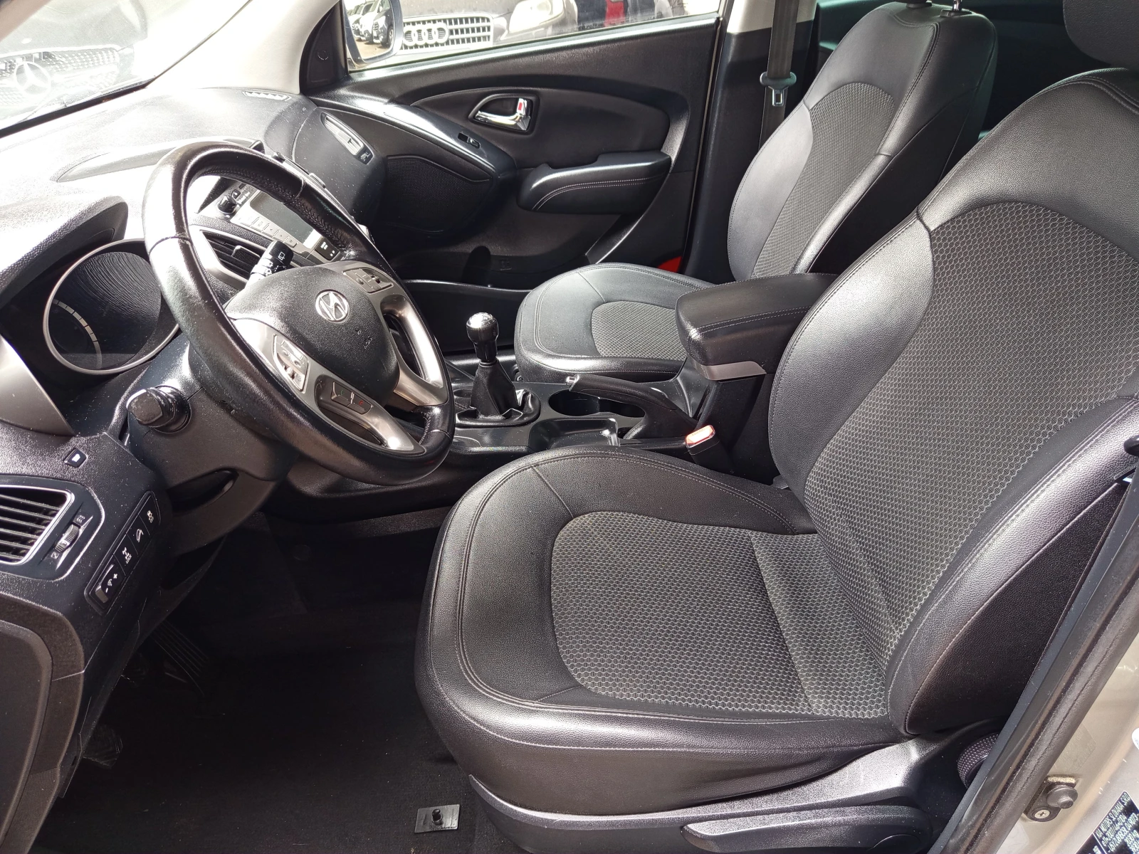 Hyundai IX35 2.0 i 4 × 4, снимка 8 - Автомобили и джипове - 54025613