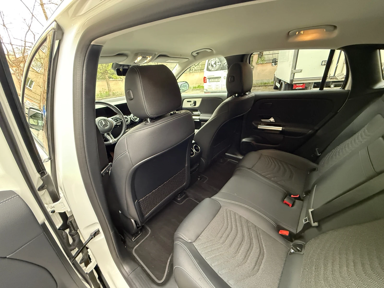 Mercedes-Benz EQA 300 4 Matic, снимка 14 - Автомобили и джипове - 54296525