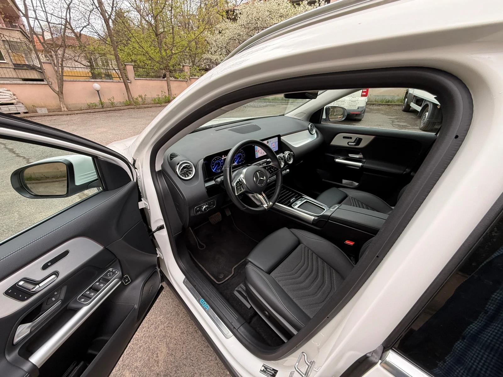 Mercedes-Benz EQA 300 4 Matic, снимка 9 - Автомобили и джипове - 54296525