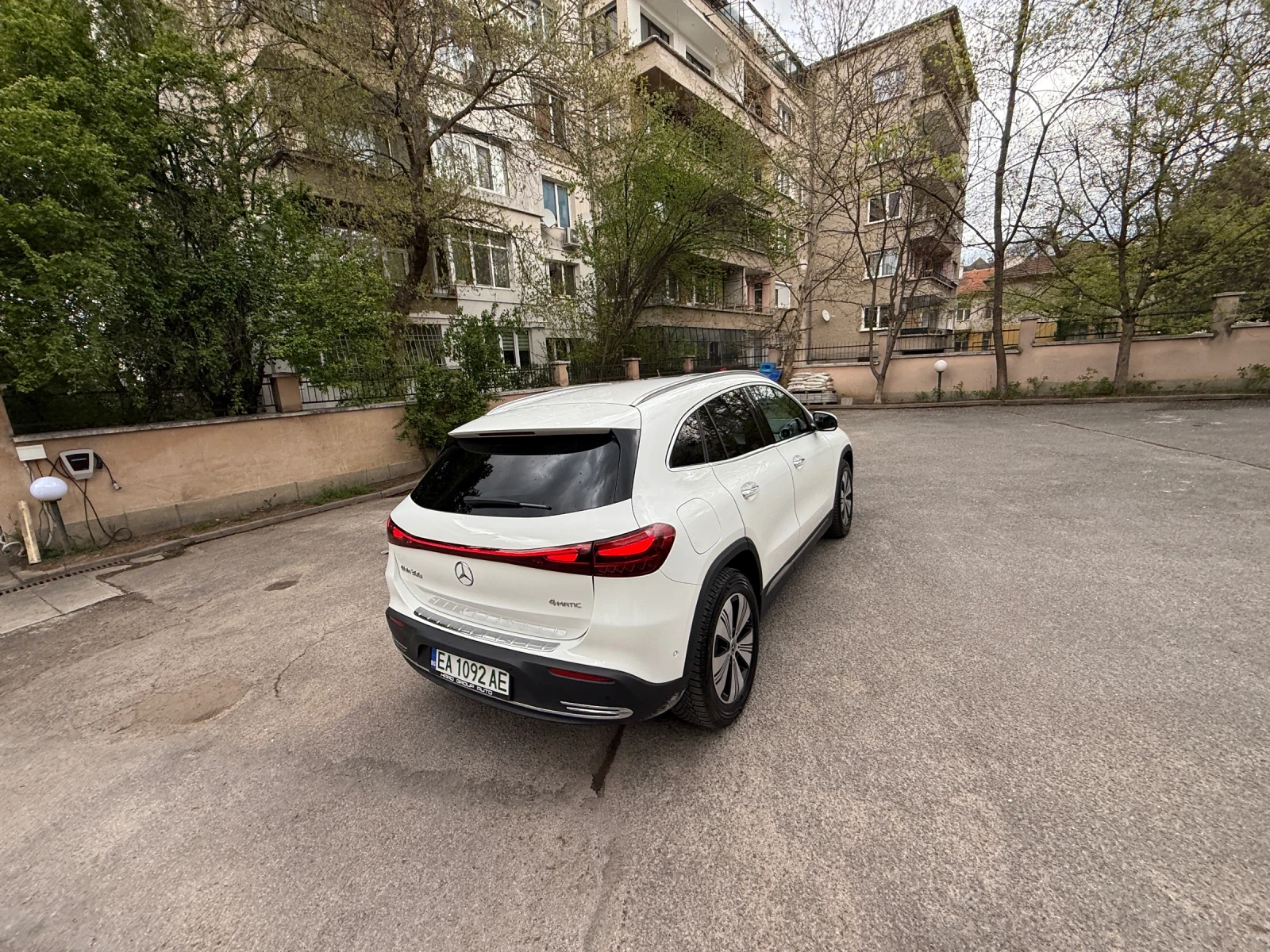 Mercedes-Benz EQA 300 4 Matic, снимка 13 - Автомобили и джипове - 54296525