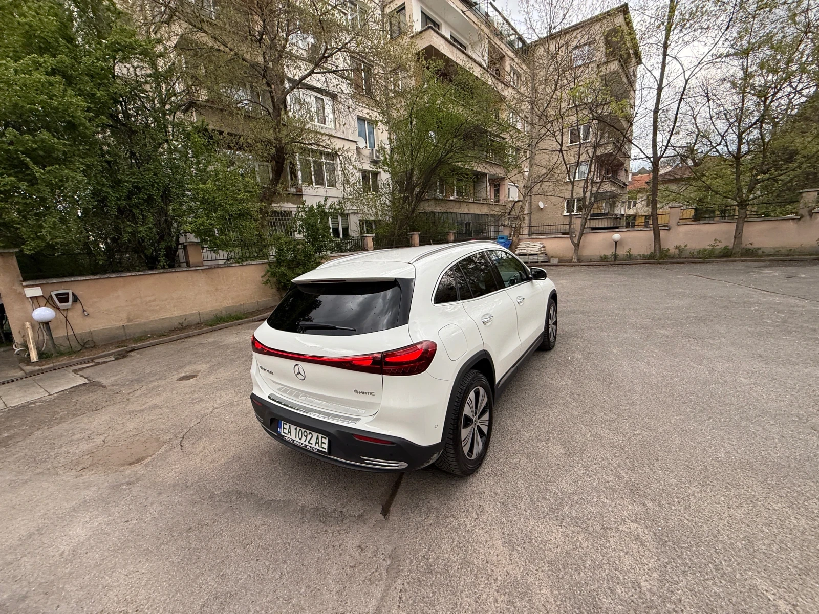 Mercedes-Benz EQA 300 4 Matic, снимка 5 - Автомобили и джипове - 54296525