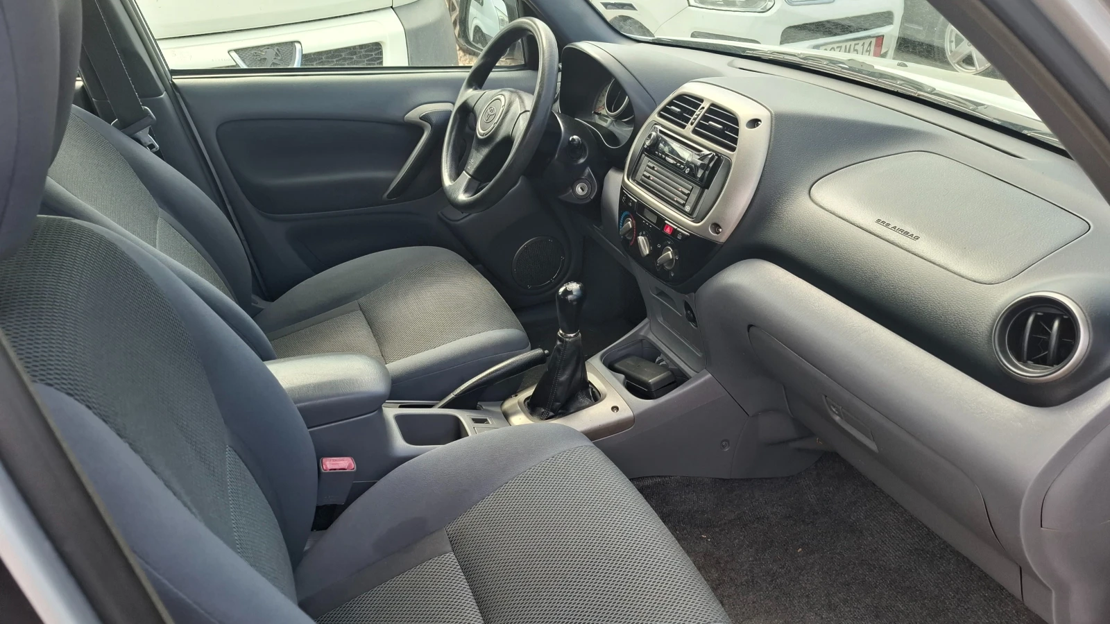 Toyota Rav4 2.0i, снимка 11 - Автомобили и джипове - 54567968