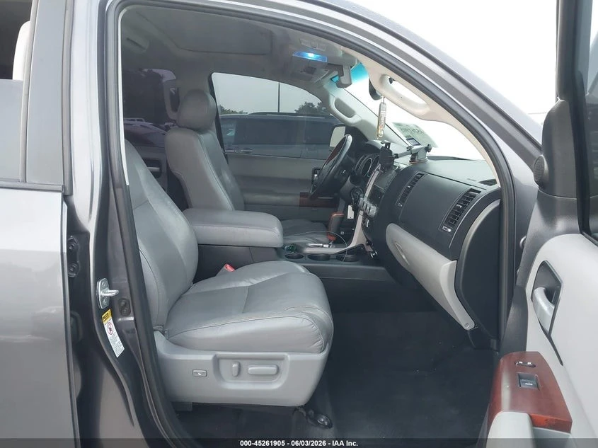 Toyota Sequoia * PLATINUM* ПАНО* KEYLESS* Camera* ПОДГРЕВ* LED* , снимка 6 - Автомобили и джипове - 55654572