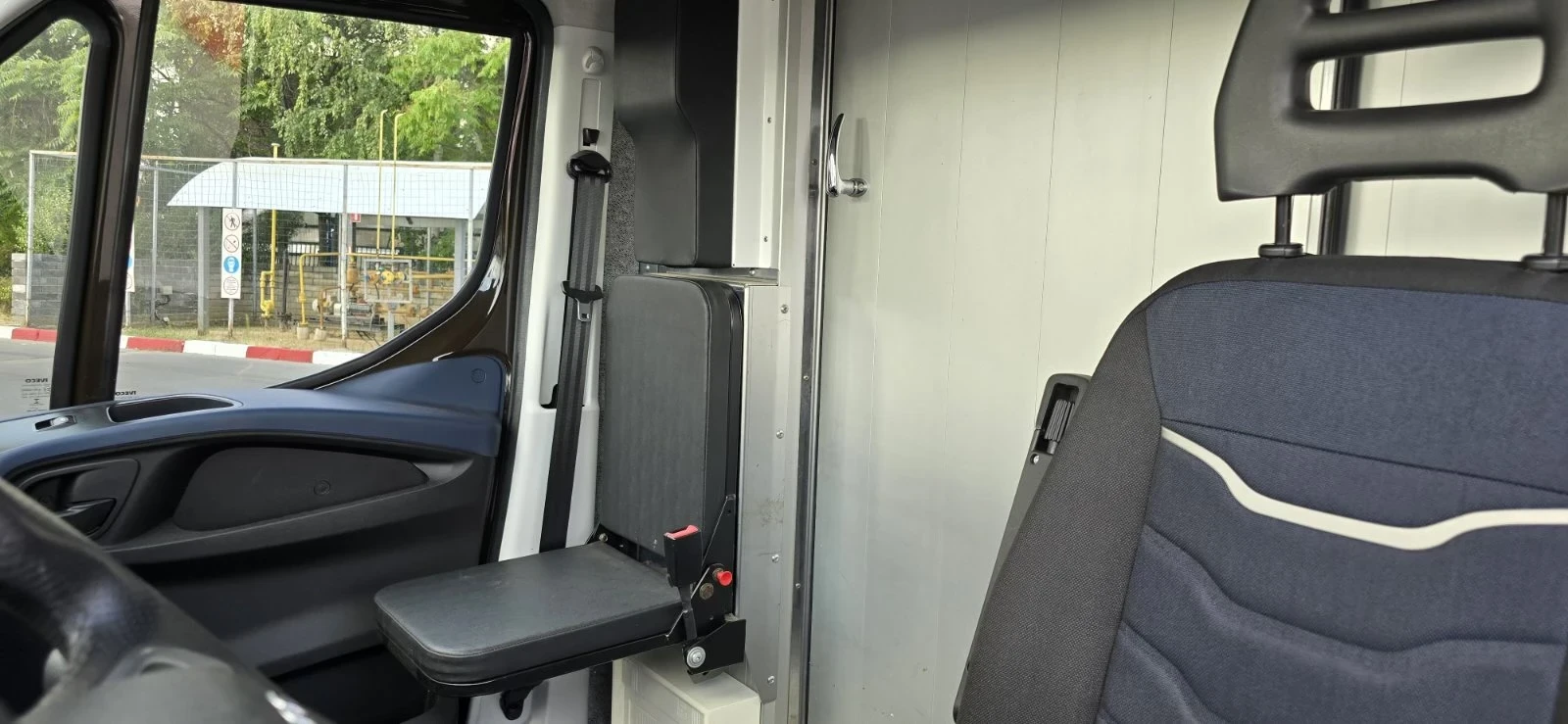 Iveco Daily 35S14 Hi-matic 50000km  | Mobile.bg   17