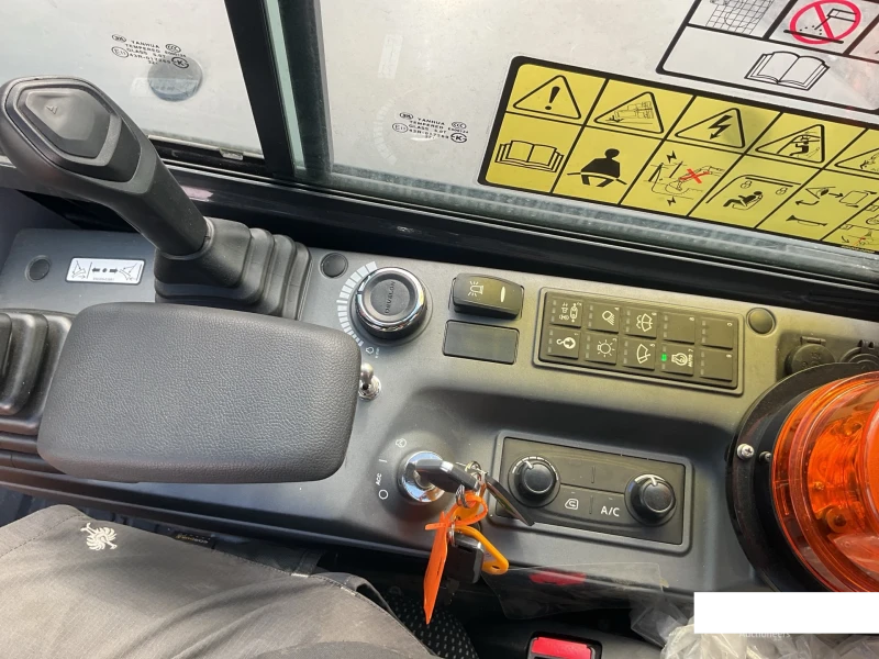 Багер Develon DX35Z-7 НОВ!!!, снимка 9 - Индустриална техника - 52508017