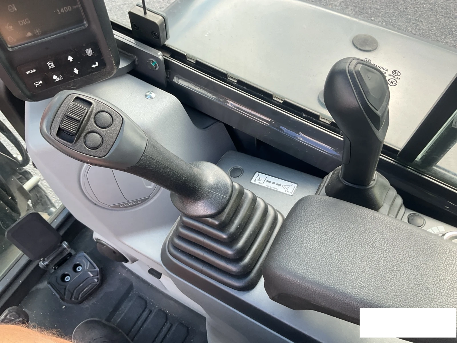 Багер Develon DX35Z-7 - изображение 10