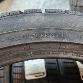 Гуми Зимни 235/40R19, снимка 12