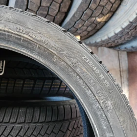 Гуми Зимни 235/40R19, снимка 10 - Гуми и джанти - 53502388