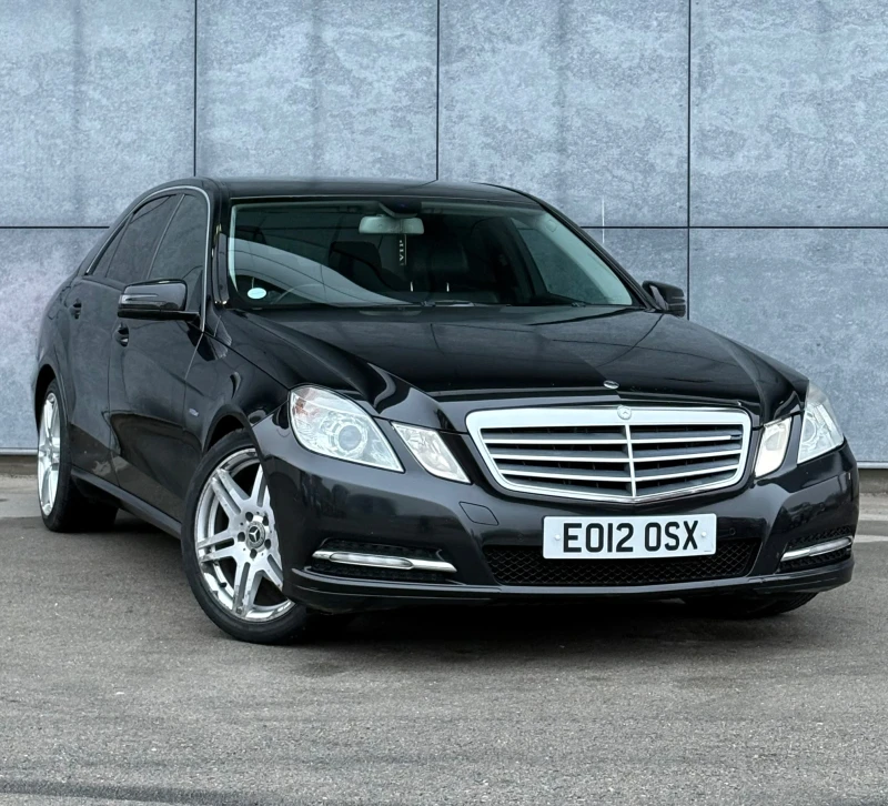 Mercedes-Benz E 200 Blueefficiency/7-G TRONIC P/AMG///UK/Като нов/FULL, снимка 1 - Автомобили и джипове - 48287292