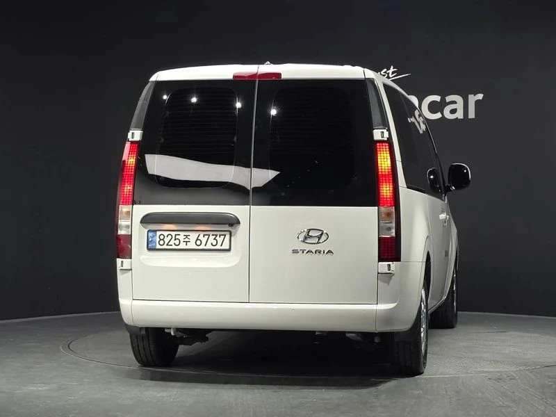 Hyundai Staria 2.2 Automatic, снимка 4 - Автомобили и джипове - 55949921