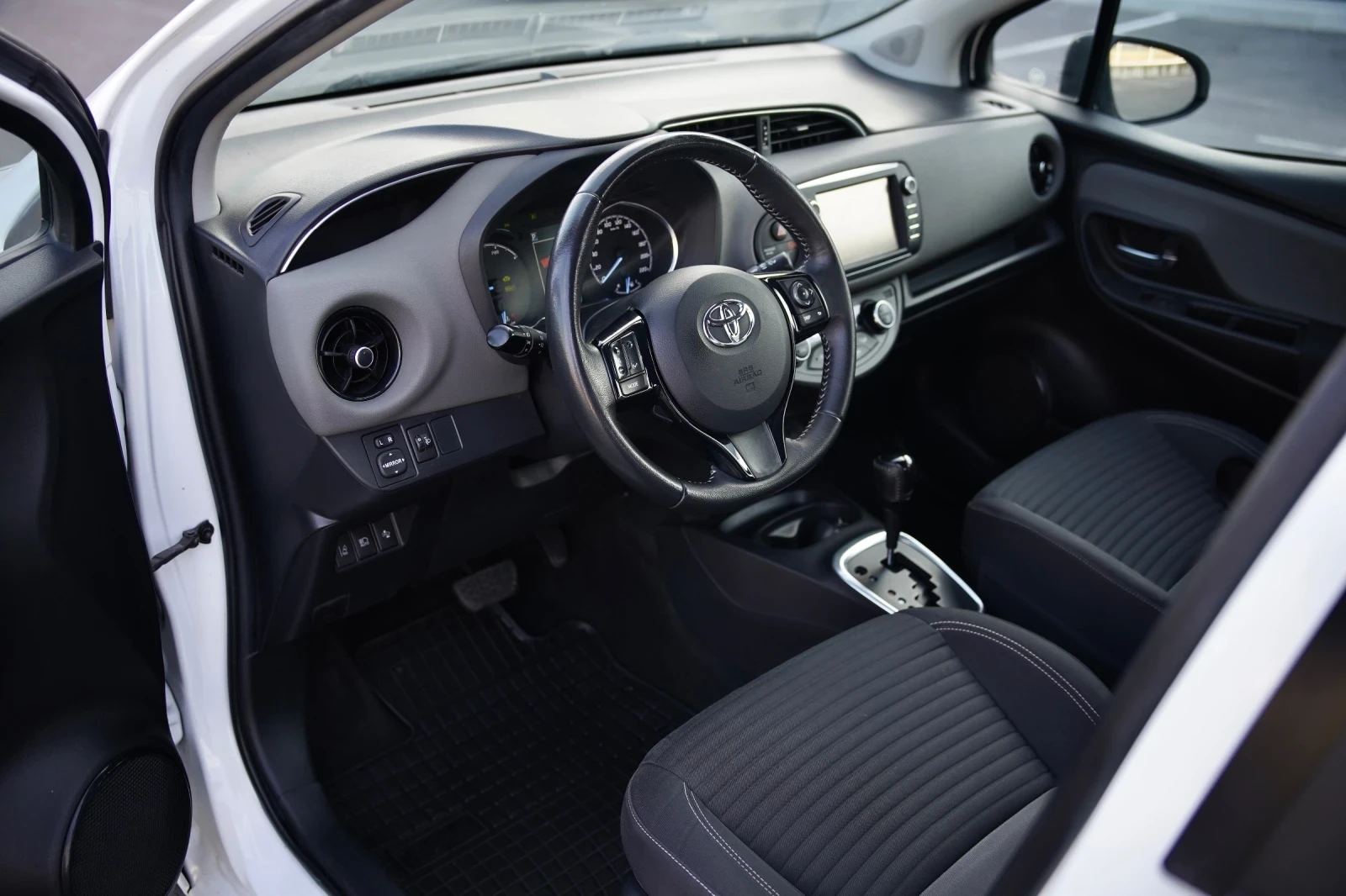 Toyota Yaris 1.5 Hybrid* Камера* Дистроник* Удължена гаранция - изображение 10