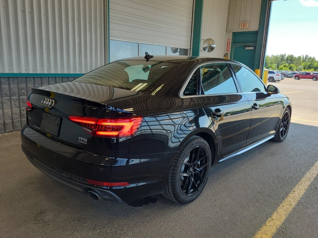 Audi A4 * CARFAX * АВТО КРЕДИТ * ЦЕНА ДО БГ! - изображение 3