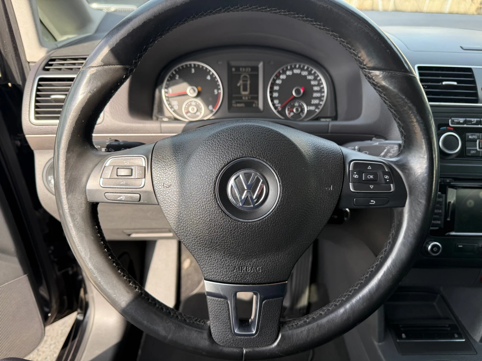 VW Touran 1, 6TDI* 105к.с* 6+ 1* Navi* , снимка 16 - Автомобили и джипове - 53730193