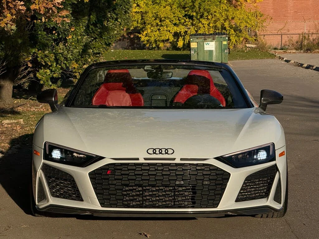 Audi R8 * SPYDER* * HeadUp* AвтоКредит* (ЦЕНА ДО БГ), снимка 2 - Автомобили и джипове - 53831090