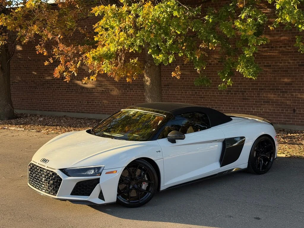 Audi R8 * SPYDER* * HeadUp* AвтоКредит* (ЦЕНА ДО БГ), снимка 3 - Автомобили и джипове - 53831090