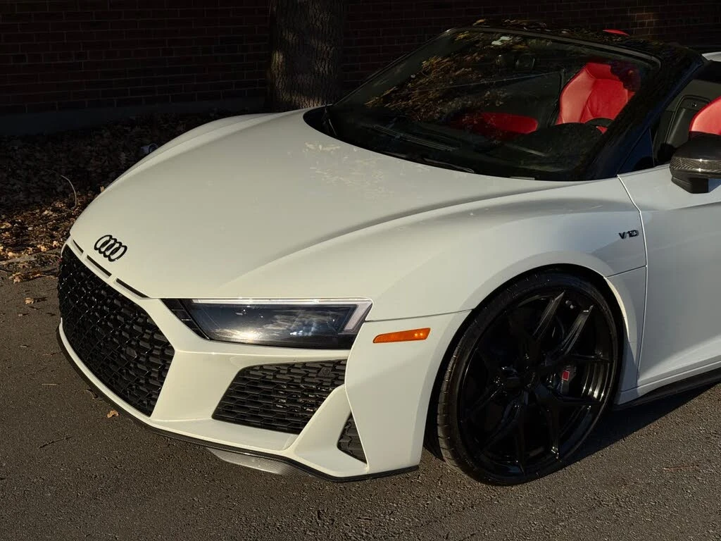 Audi R8 * SPYDER* * HeadUp* AвтоКредит* (ЦЕНА ДО БГ), снимка 5 - Автомобили и джипове - 53831090