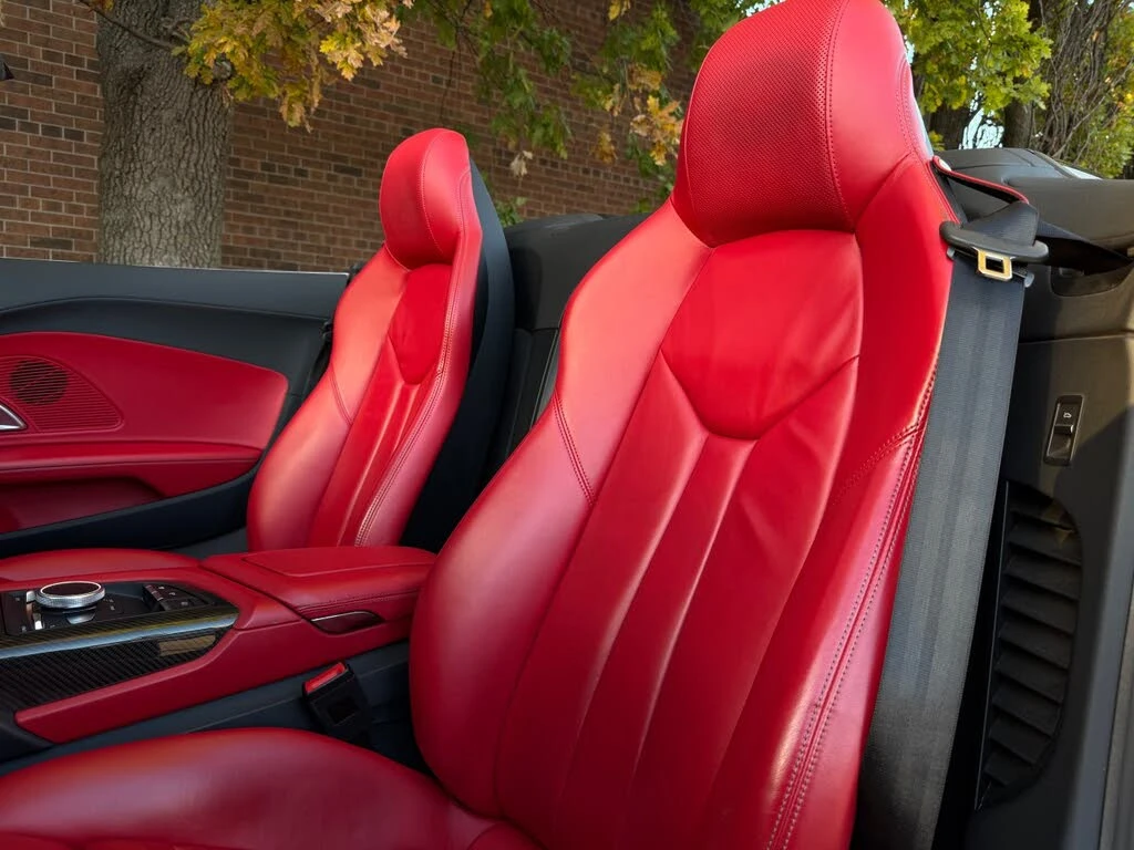 Audi R8 * SPYDER* * HeadUp* AвтоКредит* (ЦЕНА ДО БГ), снимка 16 - Автомобили и джипове - 53831090