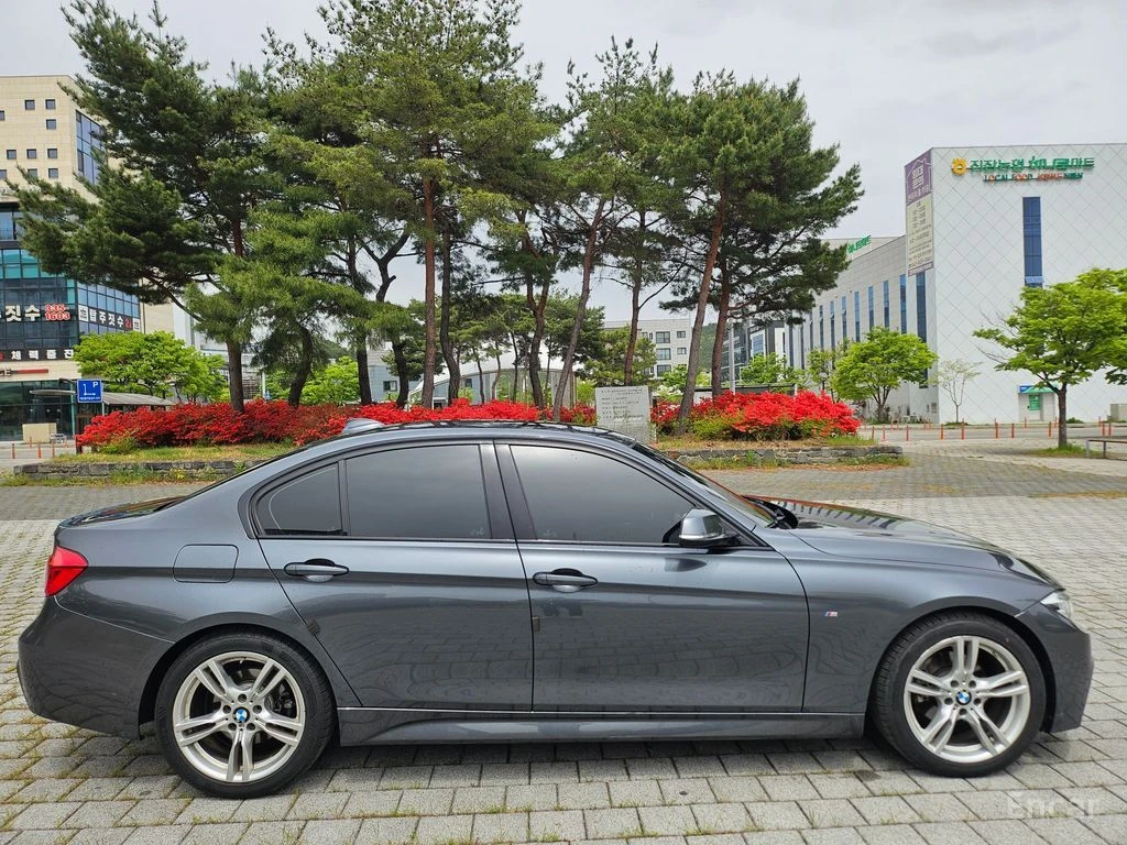 BMW 330 M* SPORT* ПОДГРЕВ* КАМЕРА* LANE* ASSIST* , снимка 5 - Автомобили и джипове - 54414521
