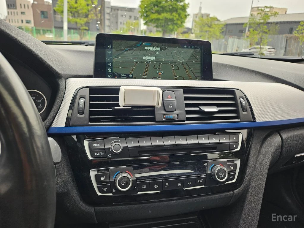 BMW 330 M* SPORT* ПОДГРЕВ* КАМЕРА* LANE* ASSIST* , снимка 10 - Автомобили и джипове - 54414521