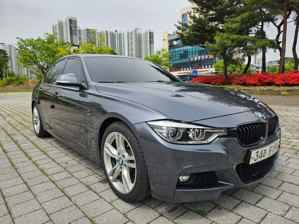 BMW 330 M* SPORT* ПОДГРЕВ* КАМЕРА* LANE* ASSIST* , снимка 3 - Автомобили и джипове - 54414521