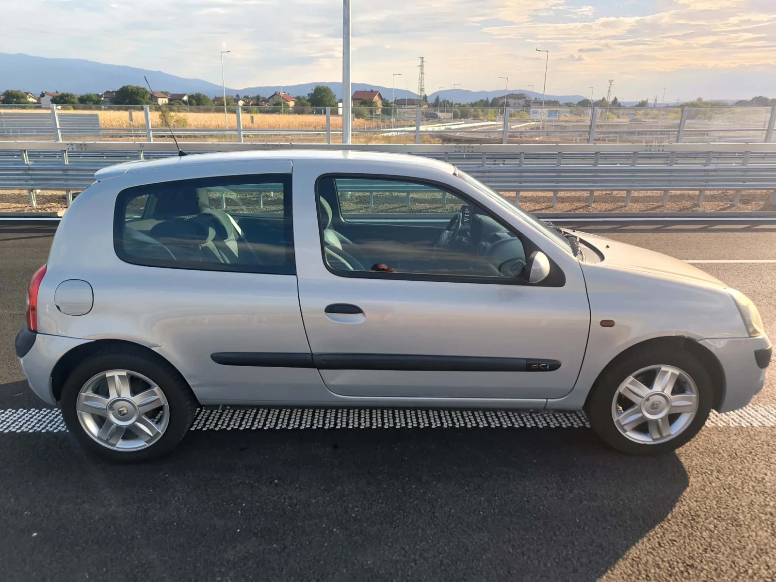 Renault Clio 1.5 DCI 82кс, снимка 3 - Автомобили и джипове - 55911268