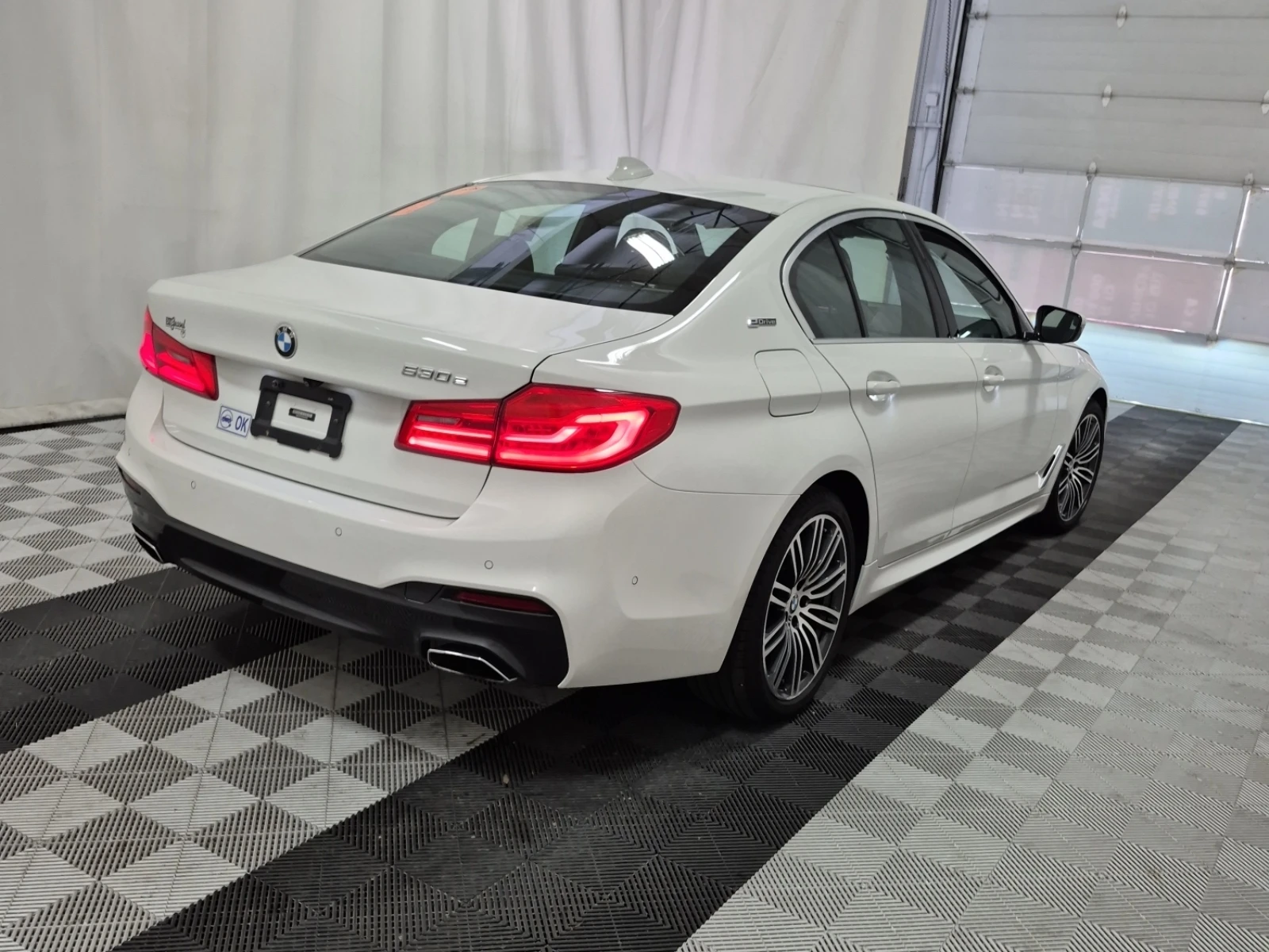 BMW 530E XDRIVE / АВТОКРЕДИТ, снимка 3 - Автомобили и джипове - 55963807
