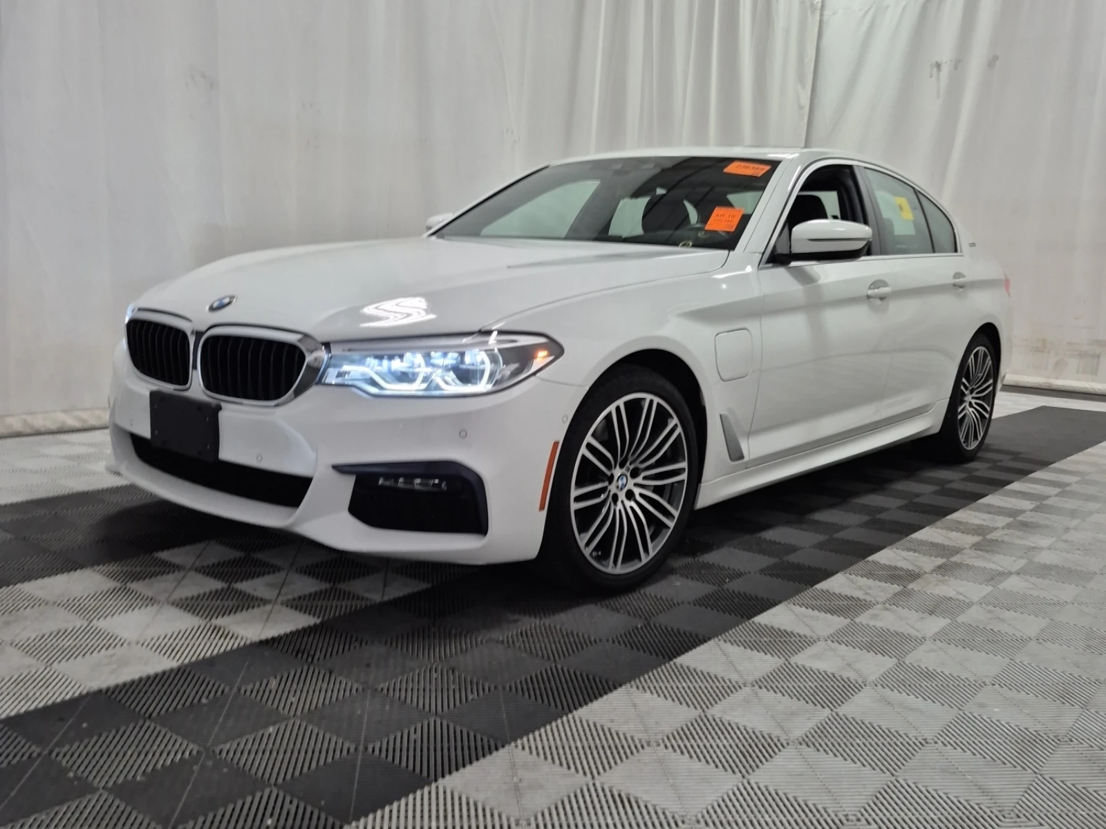 BMW 530E XDRIVE / АВТОКРЕДИТ