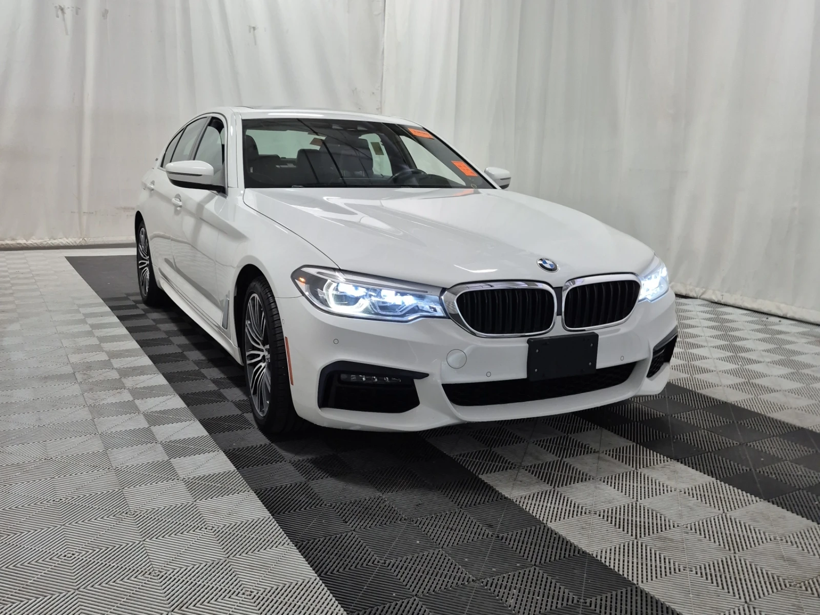 BMW 530E XDRIVE / АВТОКРЕДИТ, снимка 2 - Автомобили и джипове - 55963807