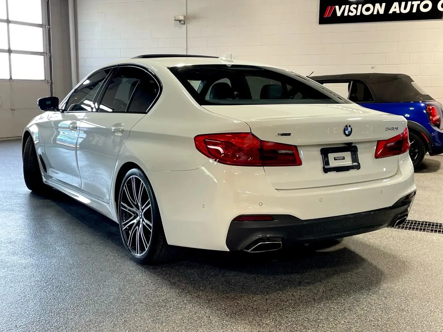 BMW 540 xDrive 40i* M ПАКЕТ* РЕЗЕРВНИ ГУМИ* CLEANCARFAX, снимка 3 - Автомобили и джипове - 56105085