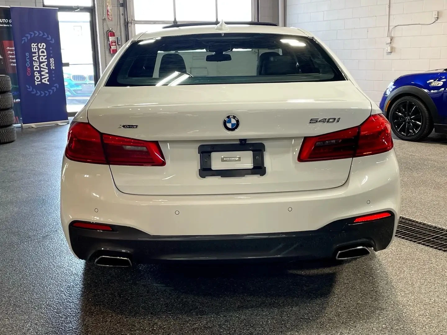 BMW 540 xDrive 40i* M ПАКЕТ* РЕЗЕРВНИ ГУМИ* CLEANCARFAX, снимка 4 - Автомобили и джипове - 56105085