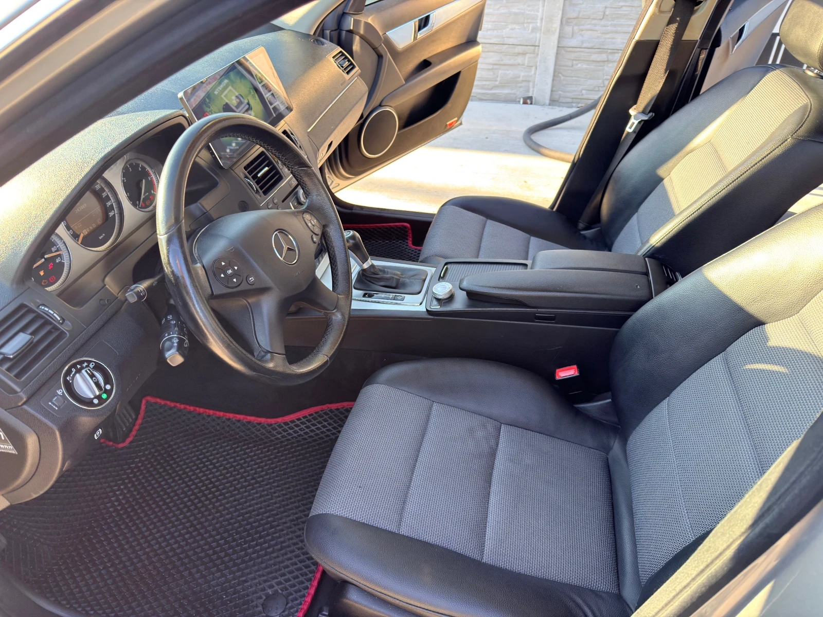 Mercedes-Benz C 220, снимка 12 - Автомобили и джипове - 56110868