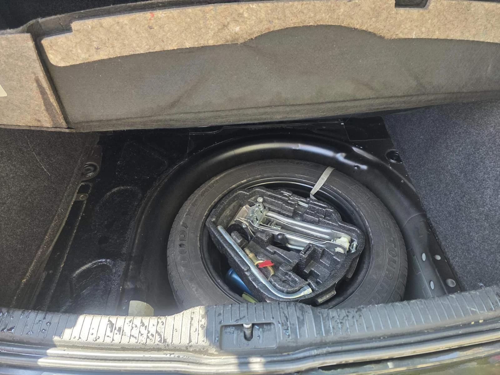 VW Golf 1.8Т, снимка 5 - Автомобили и джипове - 56113691