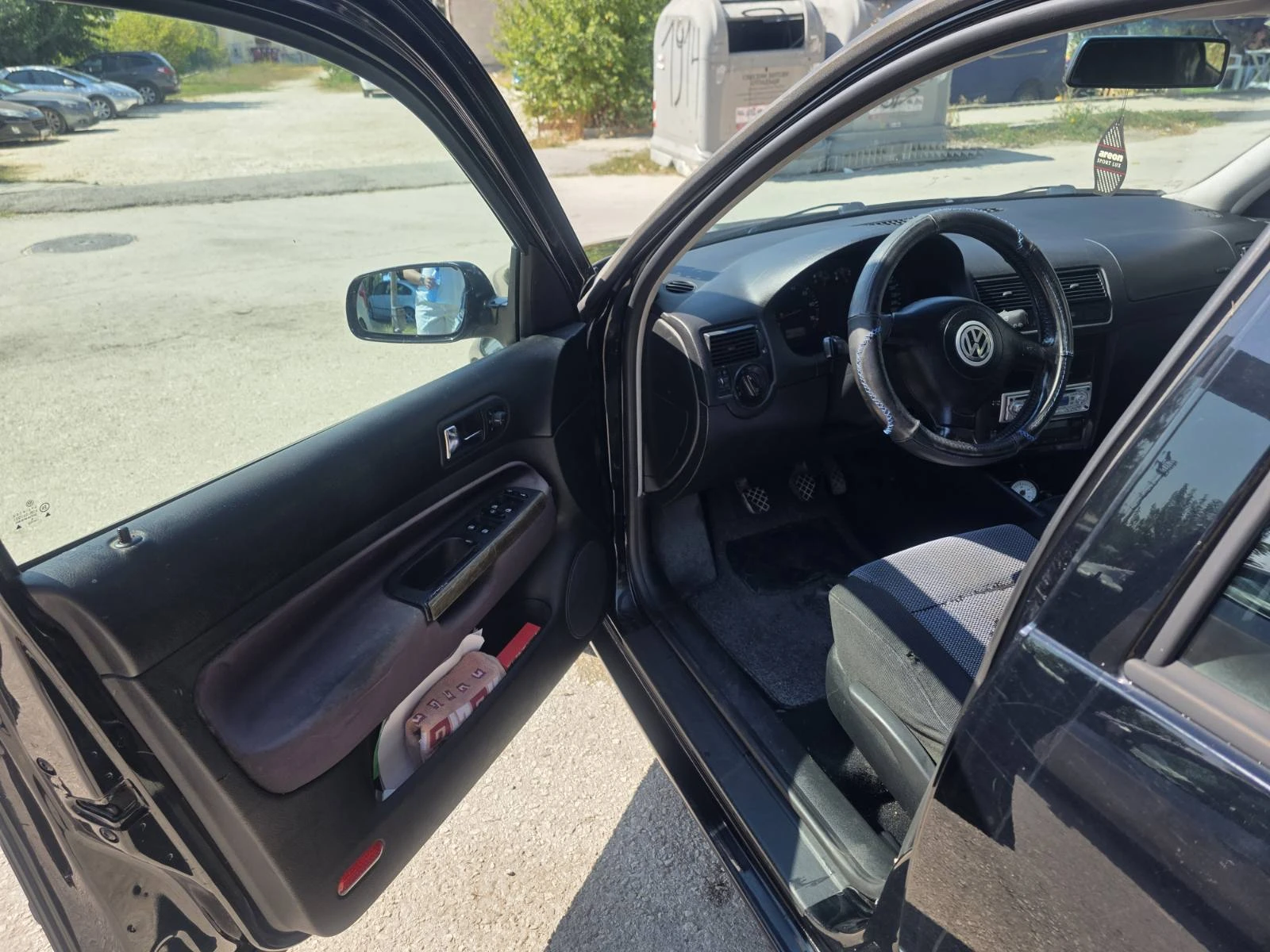 VW Golf 1.8Т, снимка 3 - Автомобили и джипове - 56113691