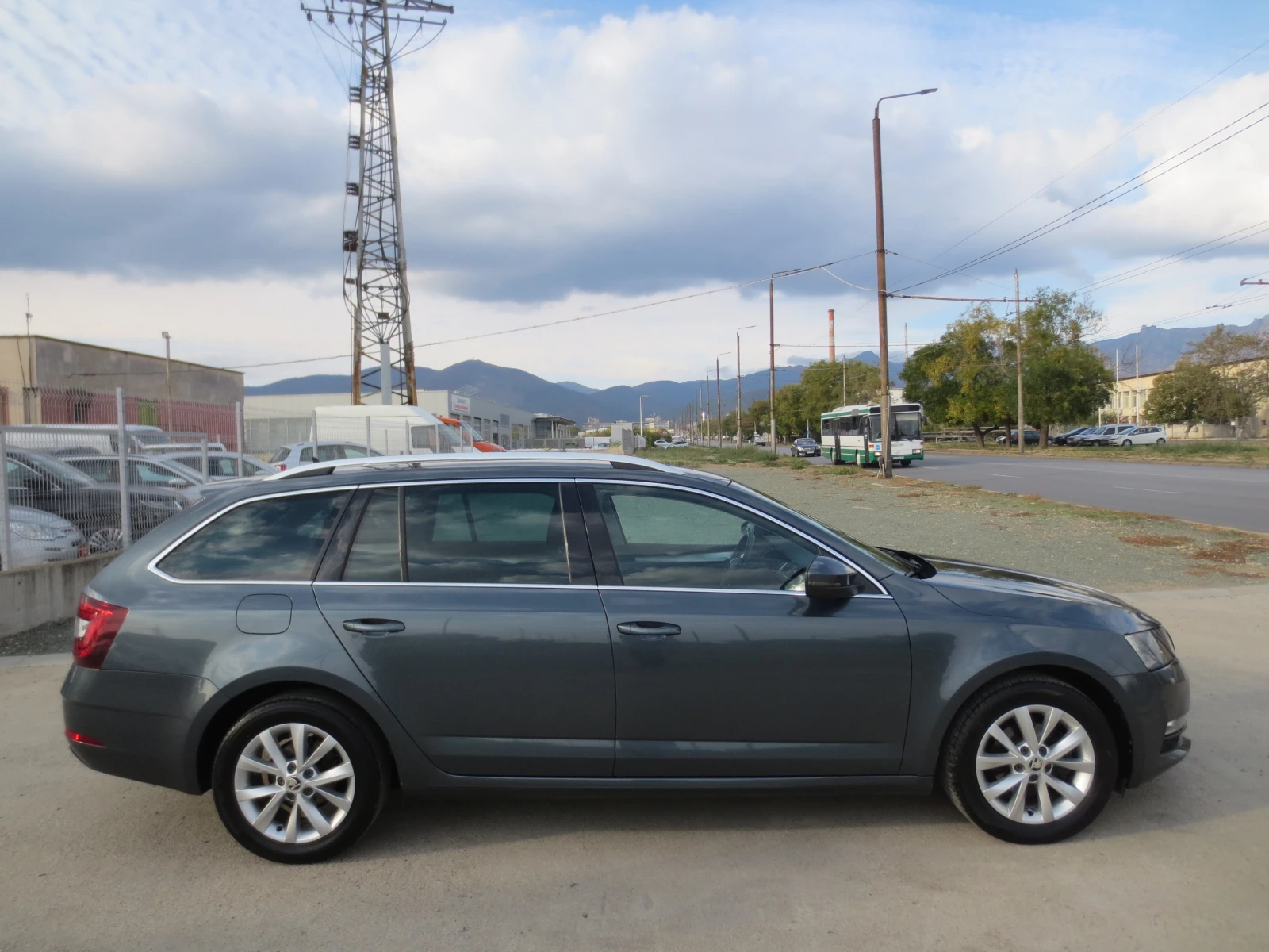 Skoda Octavia 1.6 TDI, снимка 4 - Автомобили и джипове - 56658305