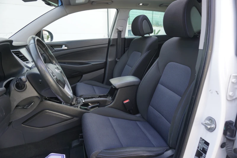 Hyundai Tucson 1.7/Xennon/Нави/Ст.Таван/Подгрев/Keyless/Xpossibl , снимка 13 - Автомобили и джипове - 51343013