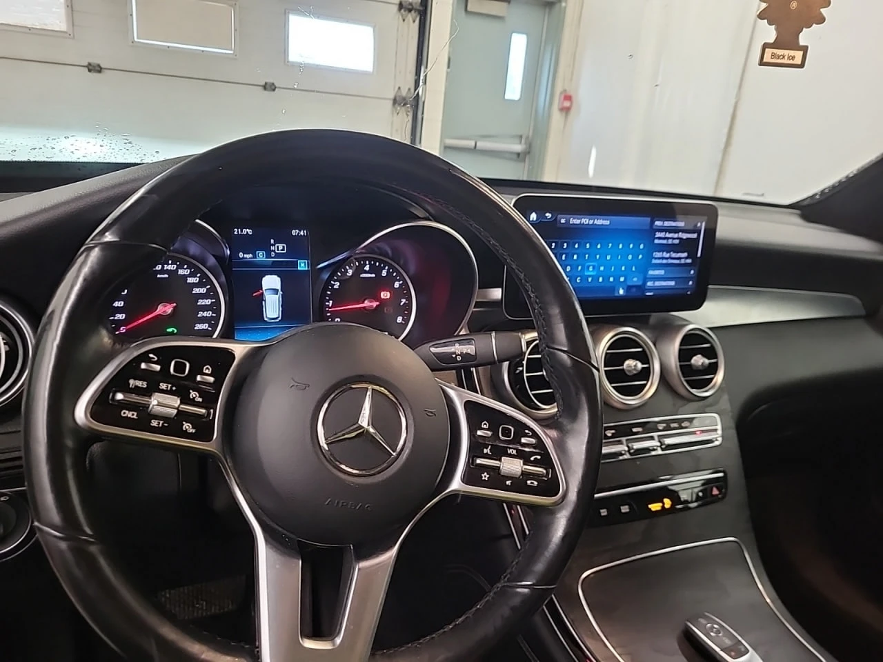Mercedes-Benz GLC 300 * CARFAX * АВТО КРЕДИТ * ЦЕНА ДО БГ! - изображение 8