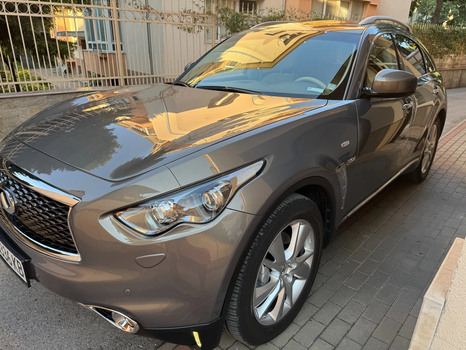 Infiniti QX70 64 000 км - изображение 2