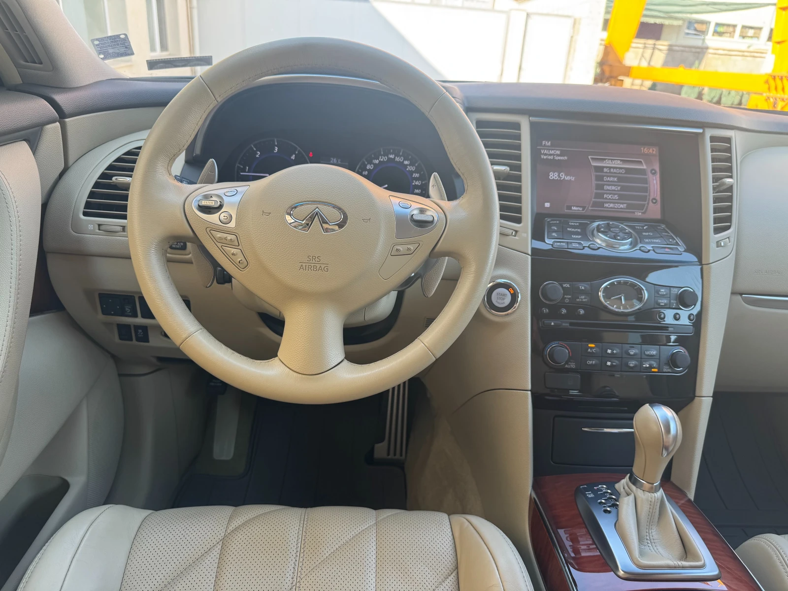 Infiniti QX70 64 000 км - изображение 7