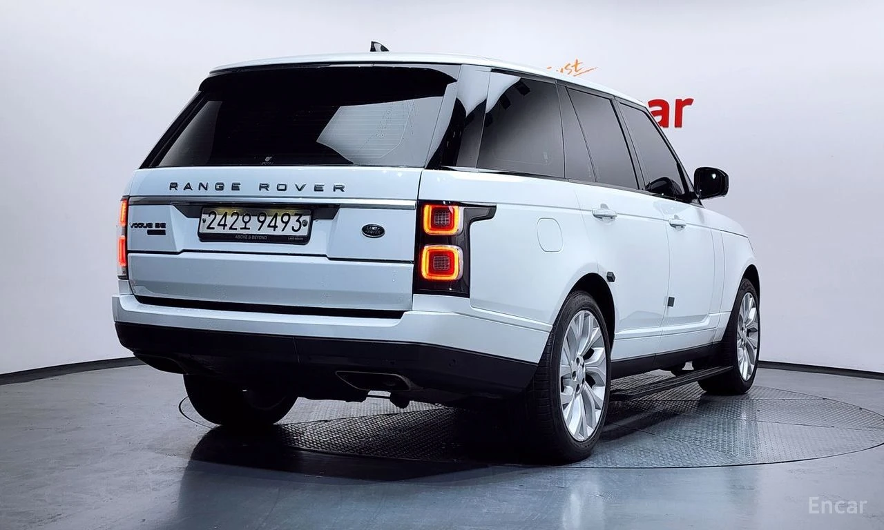 Land Rover Range rover 5.0* SUPERCHARCHED* ОБДУХВАНЕ* МАСАЖ* LANE* ASSIST, снимка 2 - Автомобили и джипове - 54850705