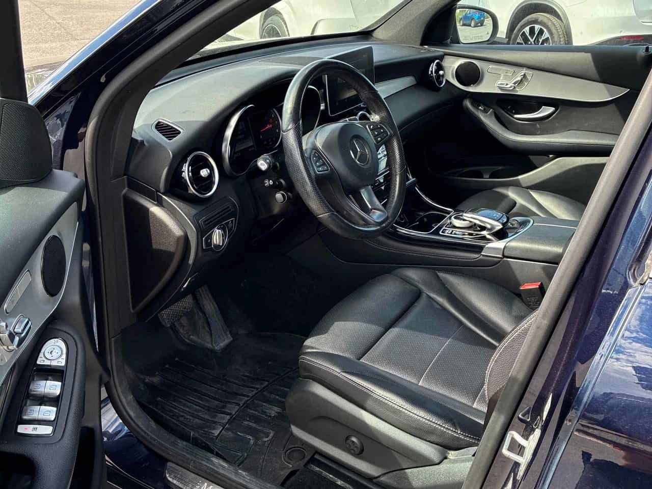 Mercedes-Benz GLC 300 CARFAX /Кожа/Нави/Подгрев/Панорама/КЛИП, снимка 5 - Автомобили и джипове - 55040524