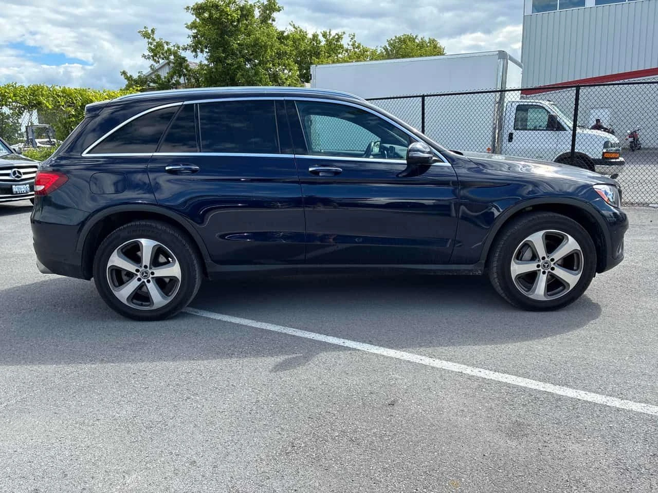 Mercedes-Benz GLC 300 CARFAX /Кожа/Нави/Подгрев/Панорама/КЛИП, снимка 3 - Автомобили и джипове - 55040524