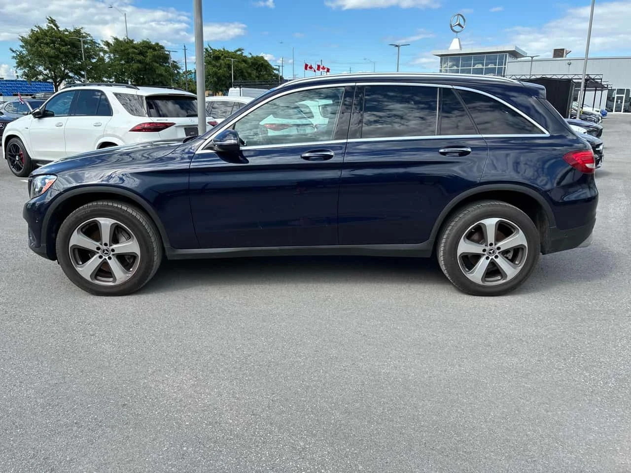 Mercedes-Benz GLC 300 CARFAX /Кожа/Нави/Подгрев/Панорама/КЛИП, снимка 2 - Автомобили и джипове - 55040524