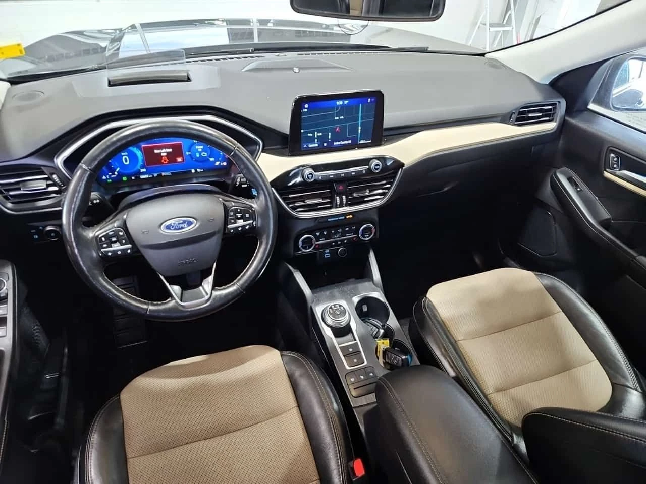 Ford Escape TITANIUM HYBRID| HUD| PANO| ПАМЕТ| 2 КЛЮЧА| , снимка 10 - Автомобили и джипове - 55324694