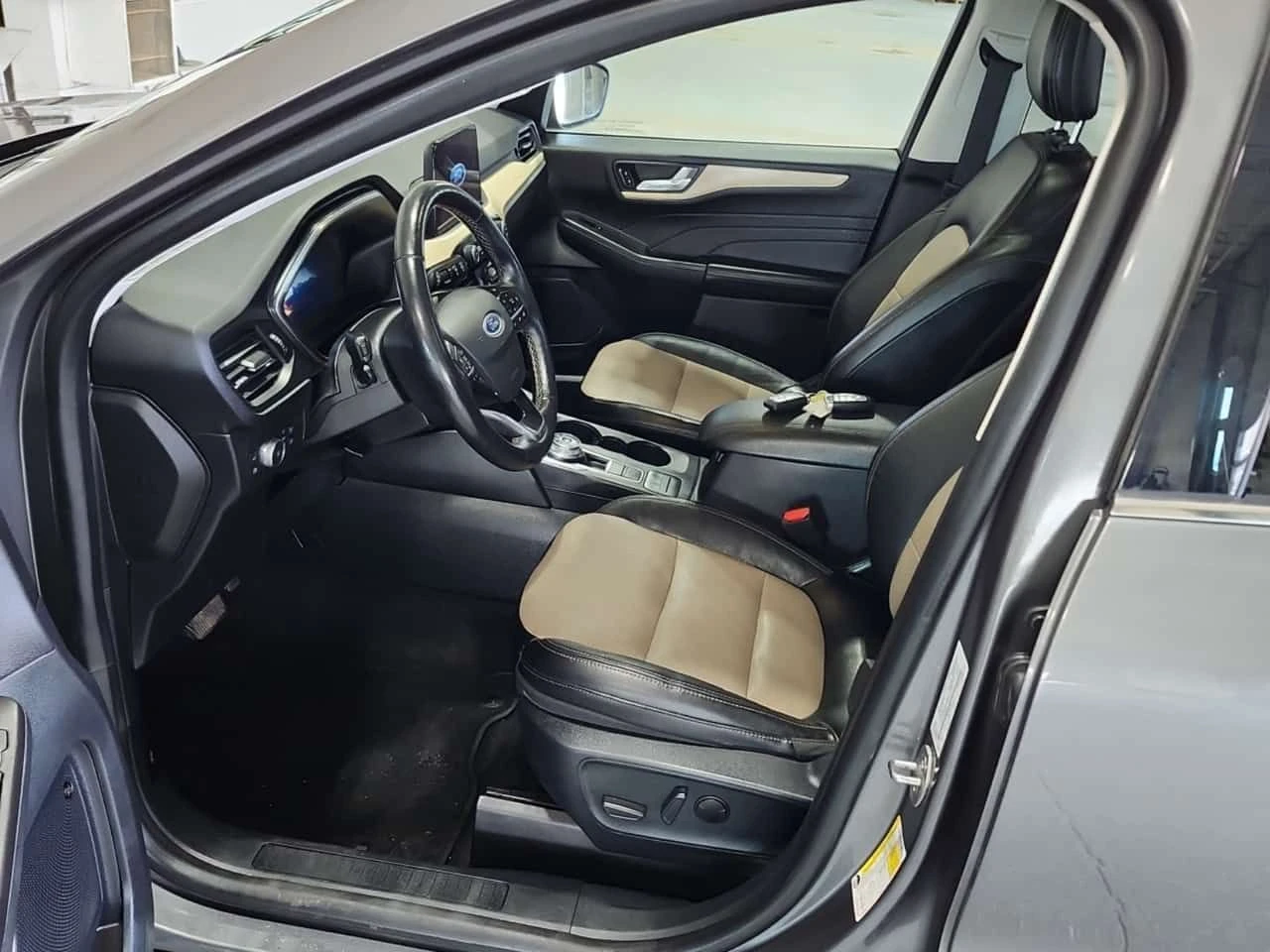 Ford Escape TITANIUM HYBRID| HUD| PANO| ПАМЕТ| 2 КЛЮЧА| , снимка 5 - Автомобили и джипове - 55324694