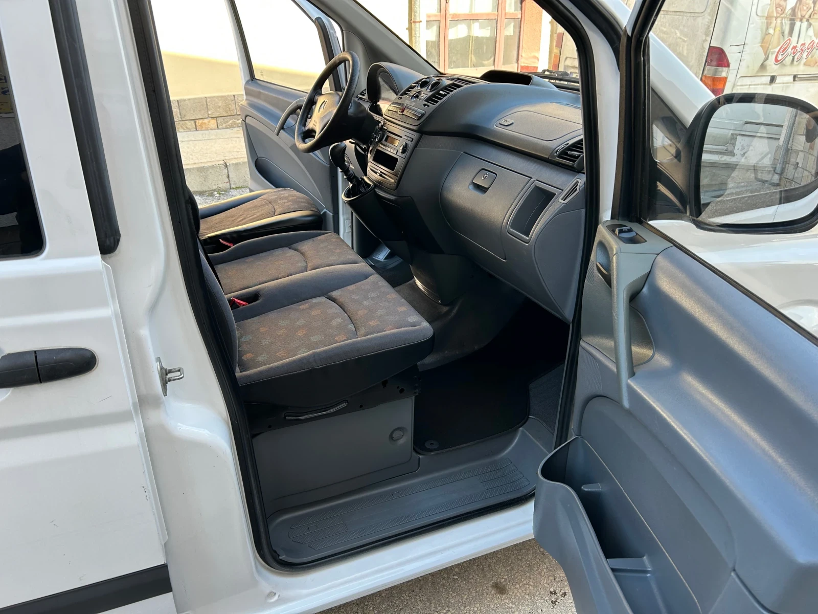 Mercedes-Benz Vito 2.2CDI 95k.c. КЛИМАТИК, снимка 10 - Бусове и автобуси - 53988757