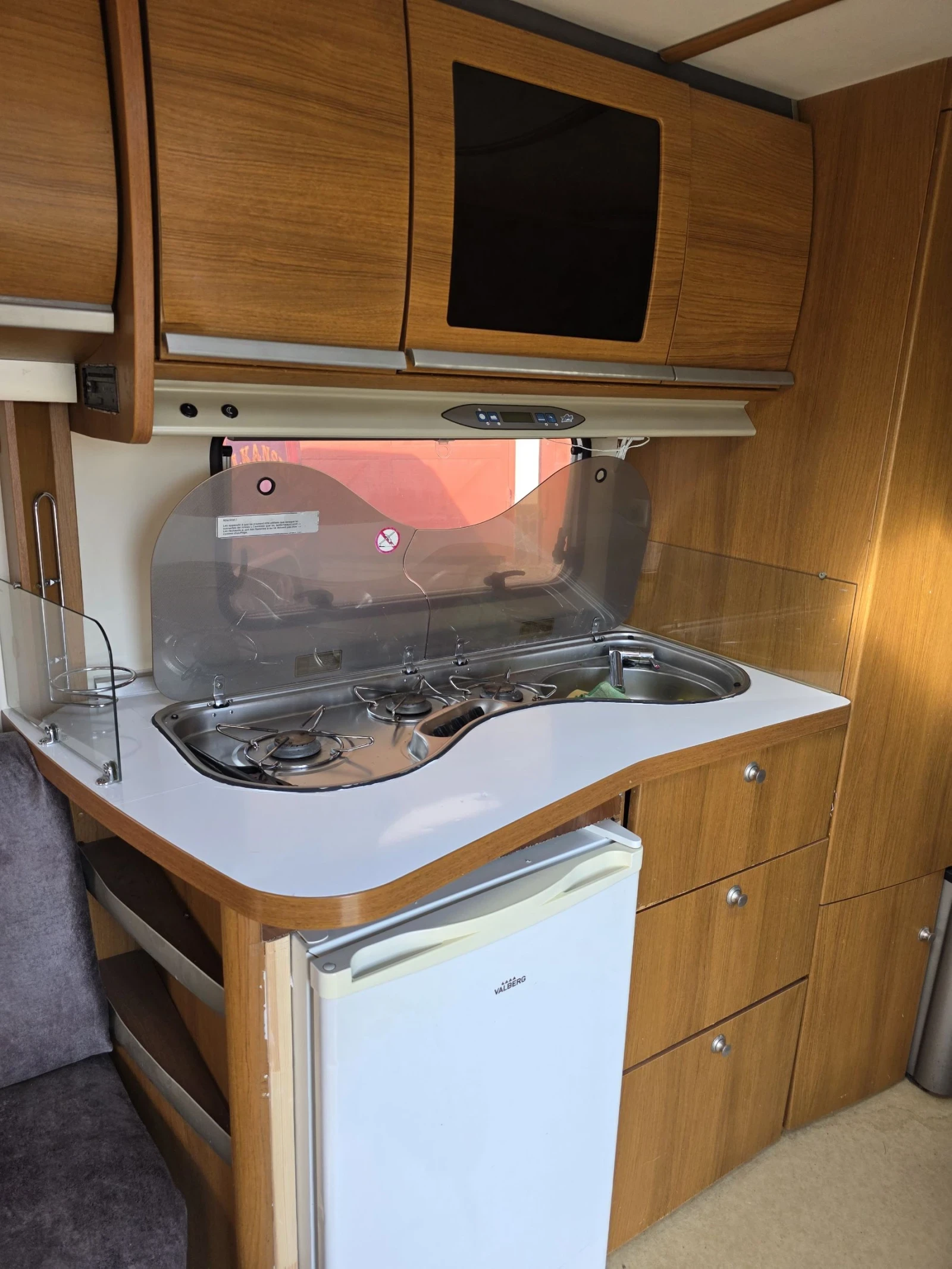 Каравана Fendt Diamant, снимка 5 - Каравани и кемпери - 53883627