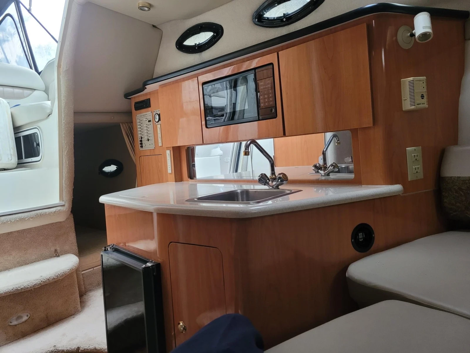 Моторна яхта Regal Regal 2660, снимка 9 - Воден транспорт - 54139376