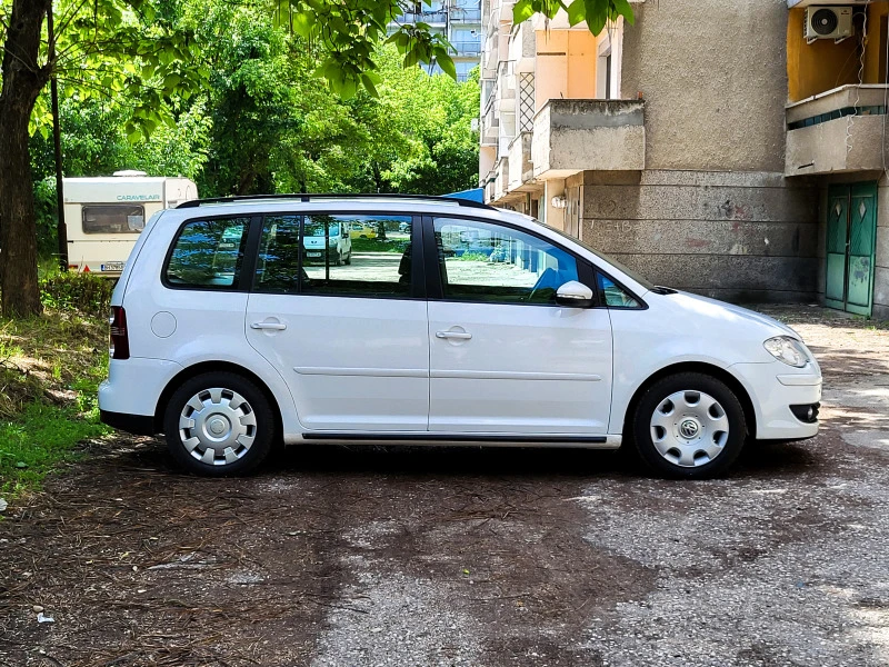 VW Touran 1.9TDI 105к.с / ПОДГРЕВ / ПАРКТРОНИК / ТЕМПОМАТ , снимка 7 - Автомобили и джипове - 45624267