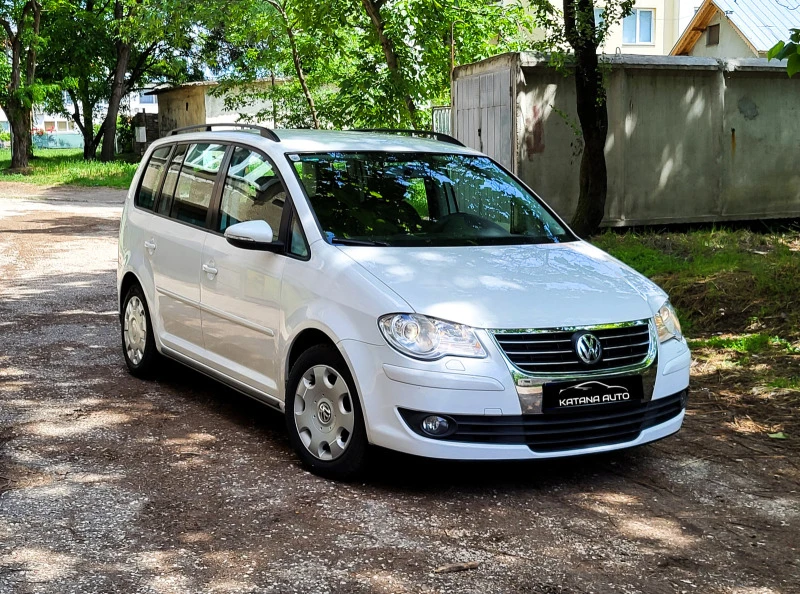 VW Touran 1.9TDI 105к.с / ПОДГРЕВ / ПАРКТРОНИК / ТЕМПОМАТ , снимка 2 - Автомобили и джипове - 45624267